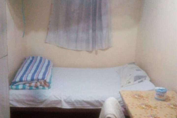 Room 4 of 12