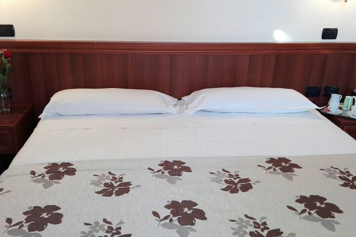 Room 6 of 68