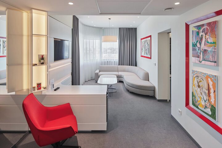 Room 11 of 81