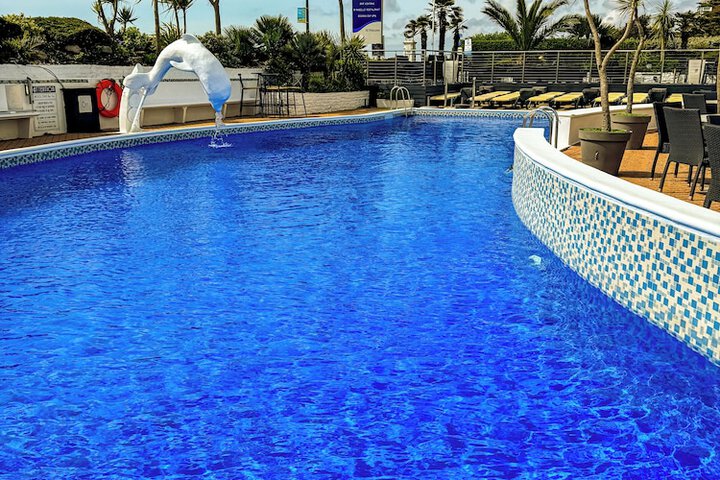 Hotel Pool