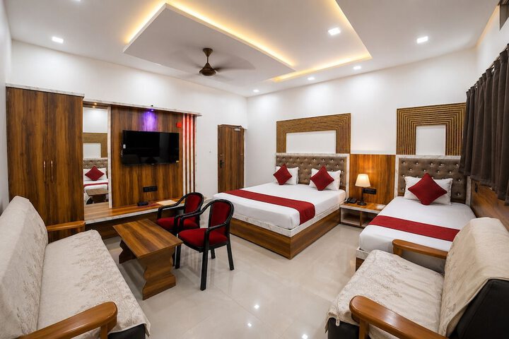 Room 7 of 12