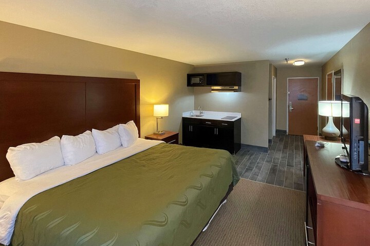1 King Bed (12 of 21)