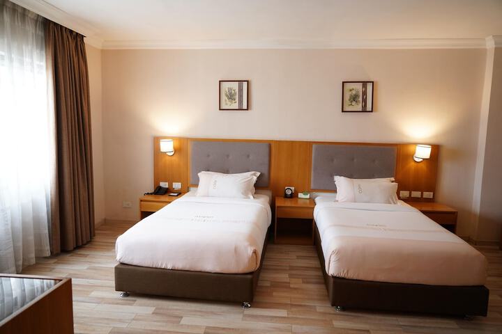 Room 25 of 163