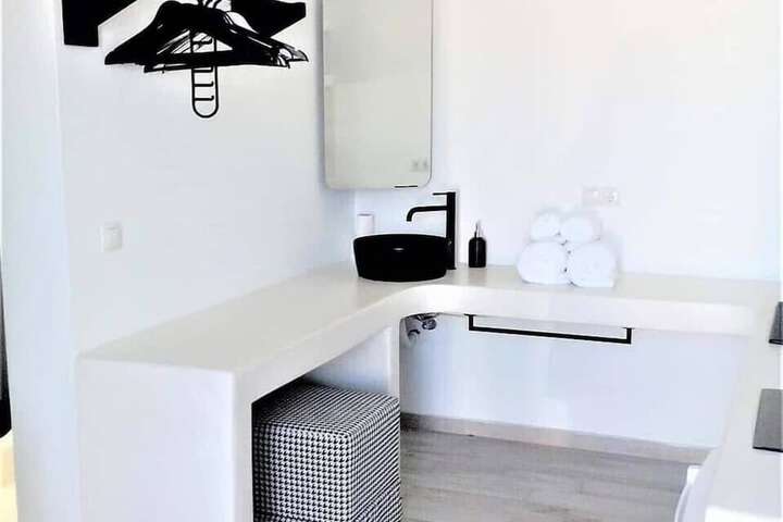 Room 3 of 17