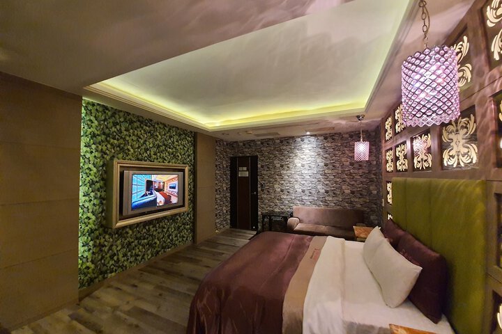 Room 50 of 63
