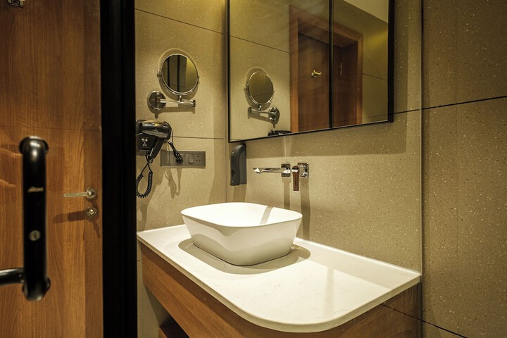 Room 93 of 141