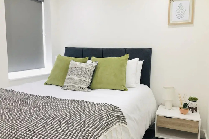 Room 3 of 8