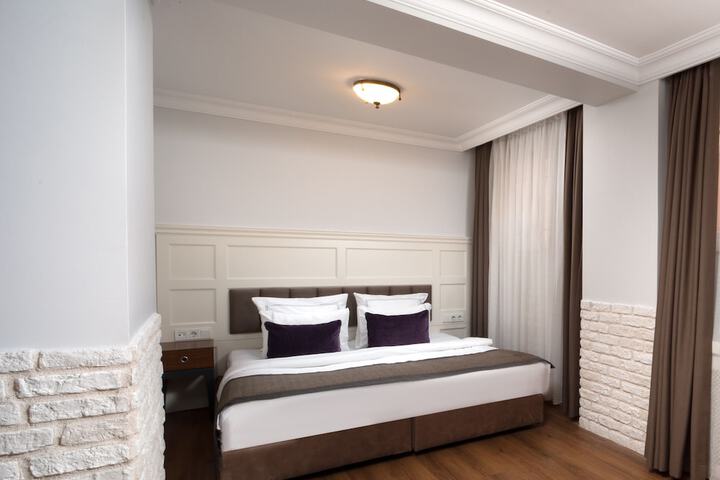 Room 30 of 46