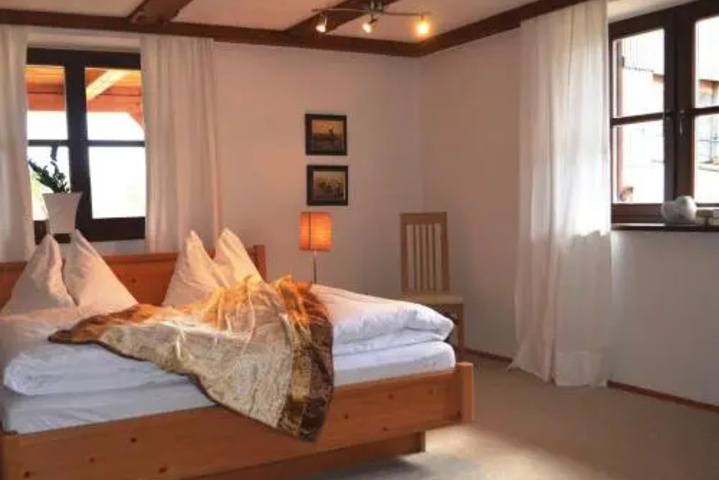 Room 5 of 12