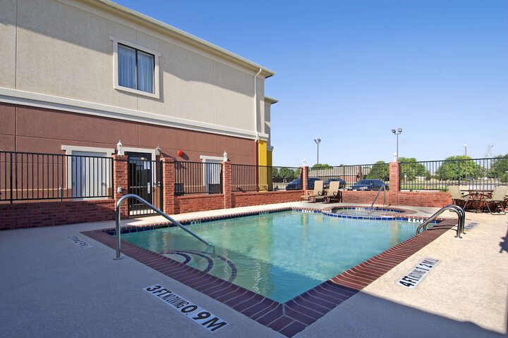 Pools & Facilities