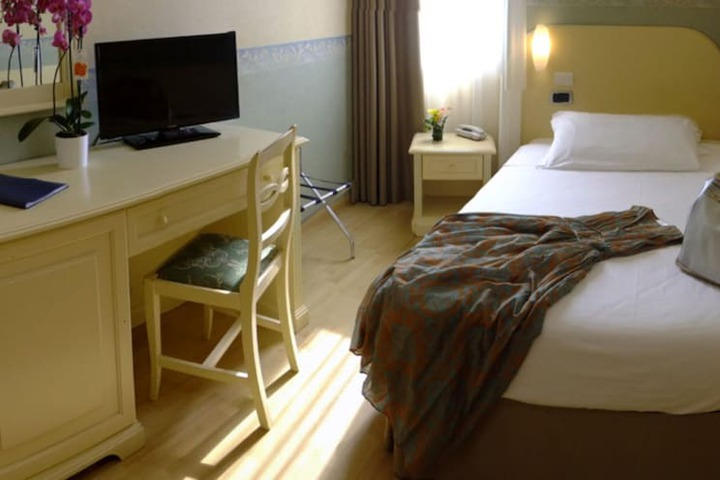 Room 4 of 35