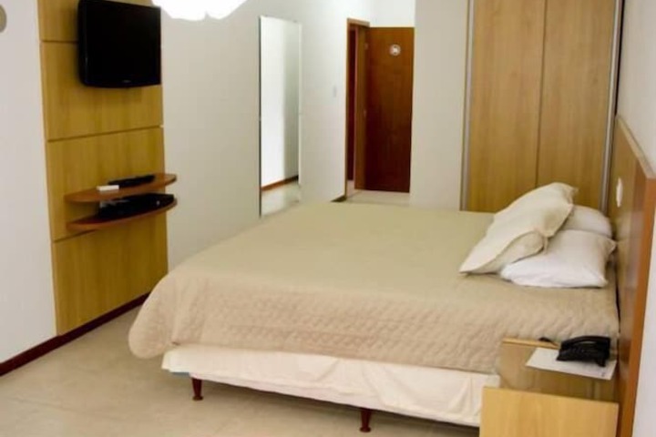 Room 11 of 16