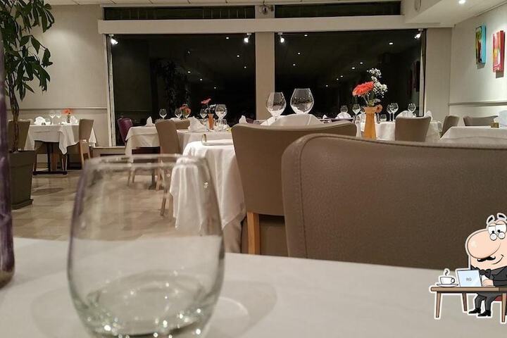 Dining 5 of 13