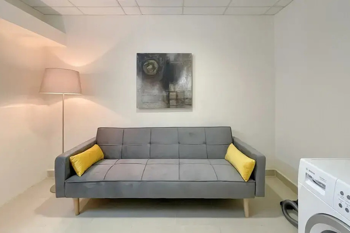 Room 6 of 17