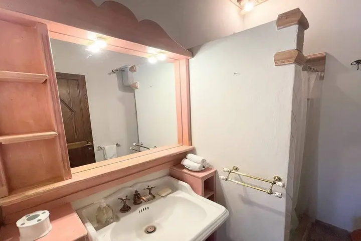 Room 10 of 24