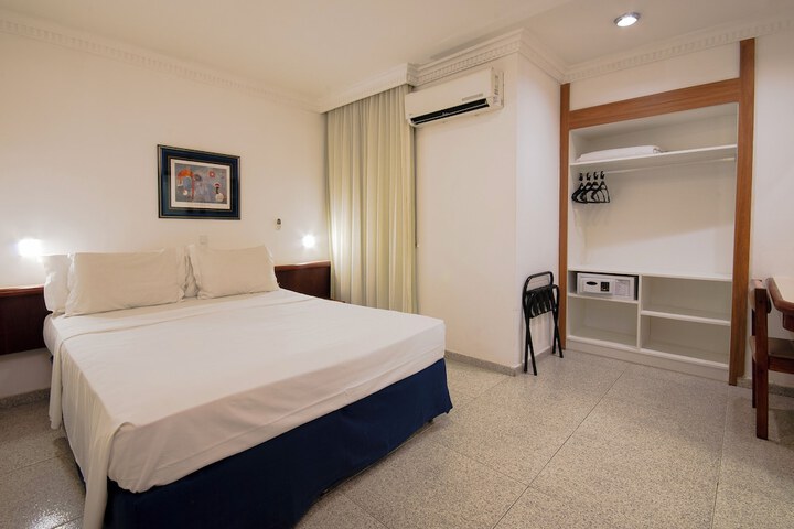 Room 32 of 99
