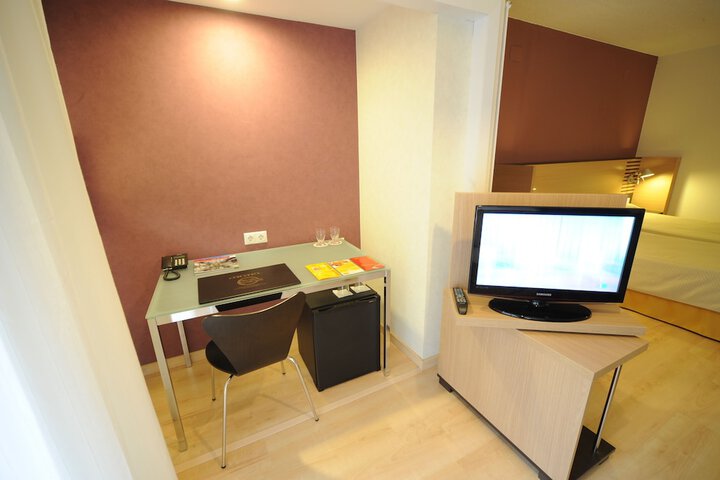 Room 12 of 53