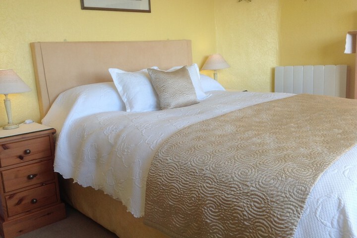 Room 2 of 34