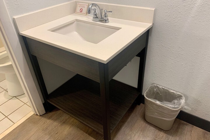 1 Queen Bed Micfridge (7 of 15)