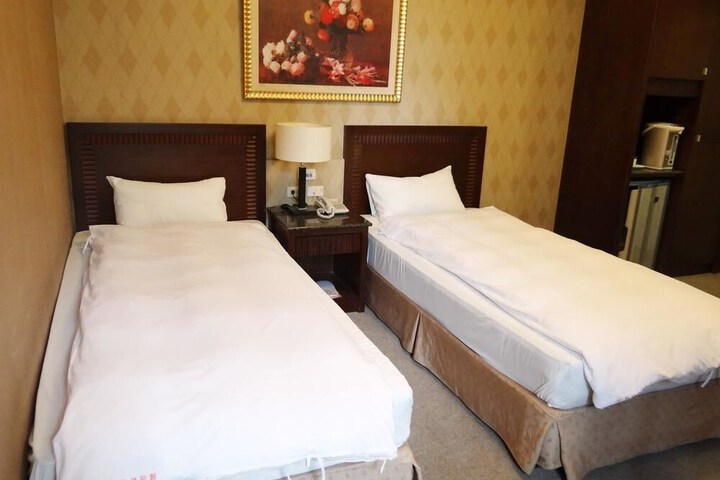 Room 7 of 37