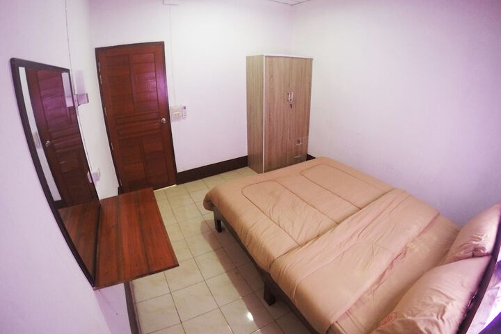 Room 4 of 67