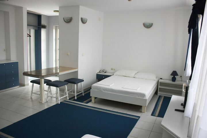 Room 8 of 92