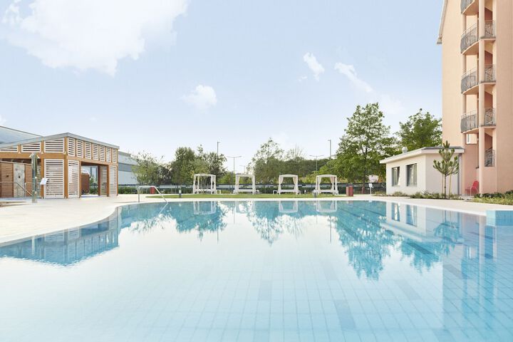Pool Hotel
