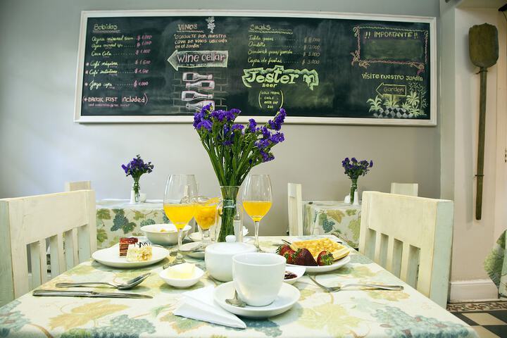 Breakfast area