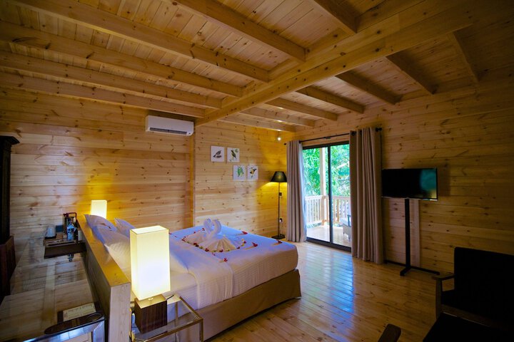 Room 10 of 80