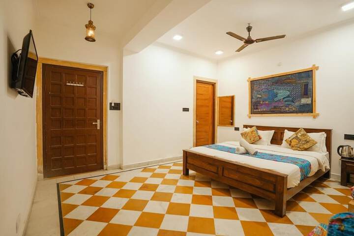 Room 5 of 29