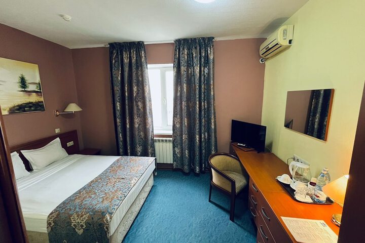 Room 21 of 106