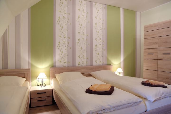 Room 6 of 40