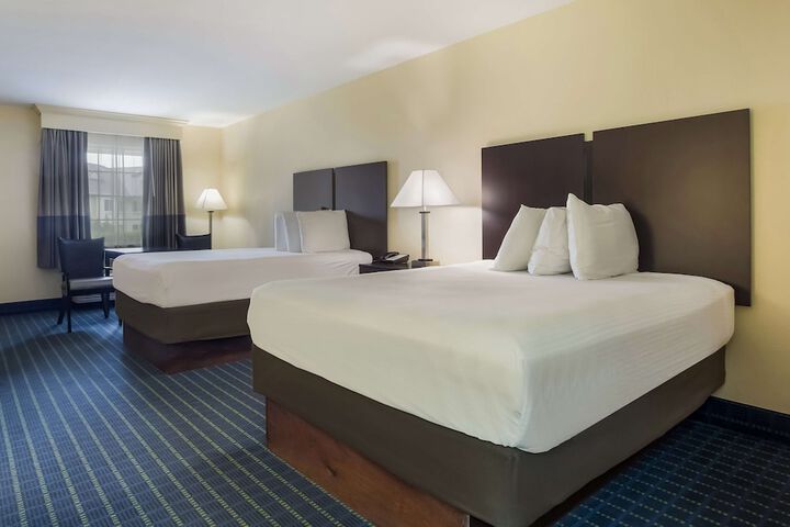 2 Double Beds (11 of 14)