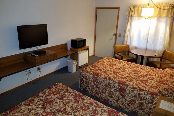 Room 4 of 33