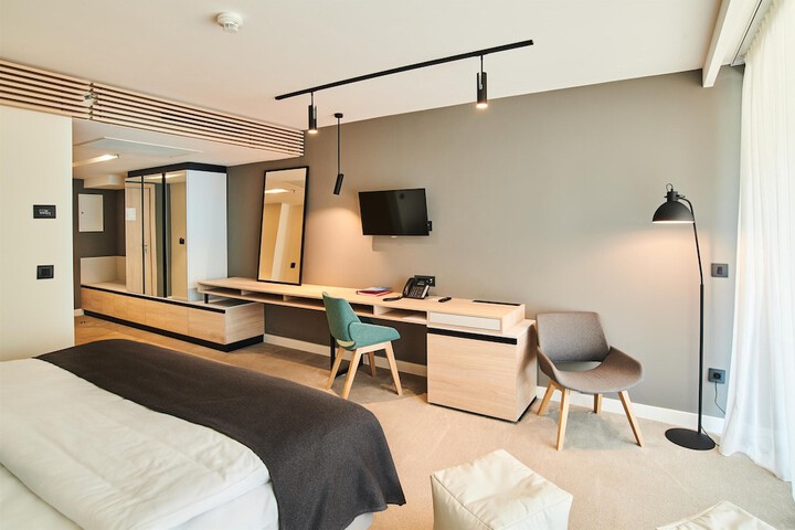 Room 12 of 52