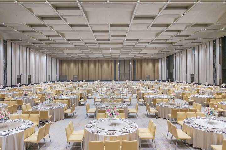 Ballroom/Hall 144 of 251