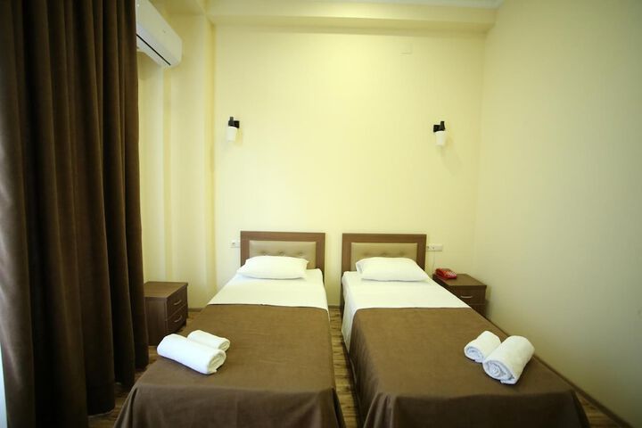 Room 27 of 51