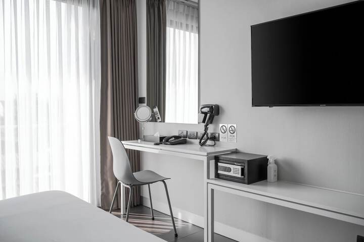 Room 12 of 37