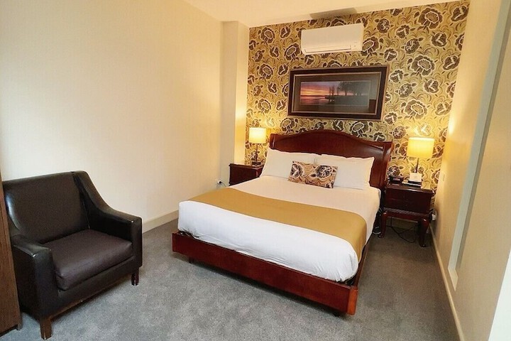 Room 11 of 27