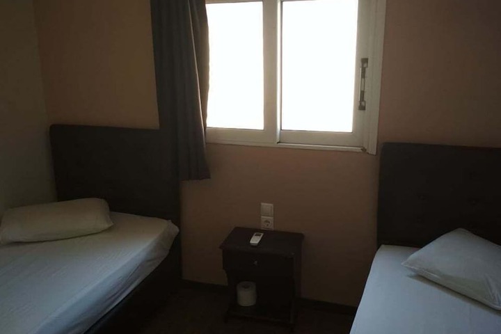 Room 10 of 48