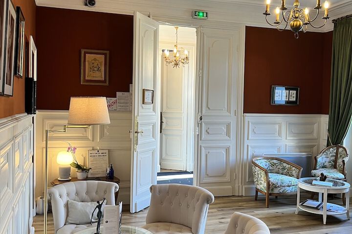 Lounge 88 of 104