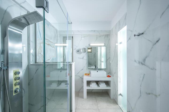 Room 16 of 17