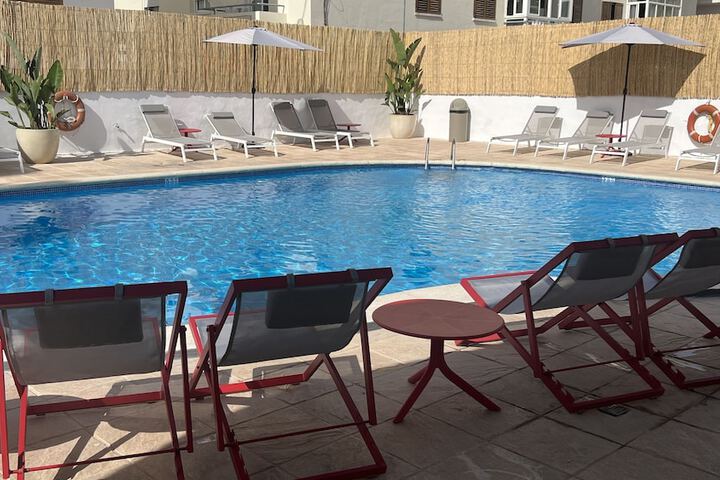 Hotel with Pool