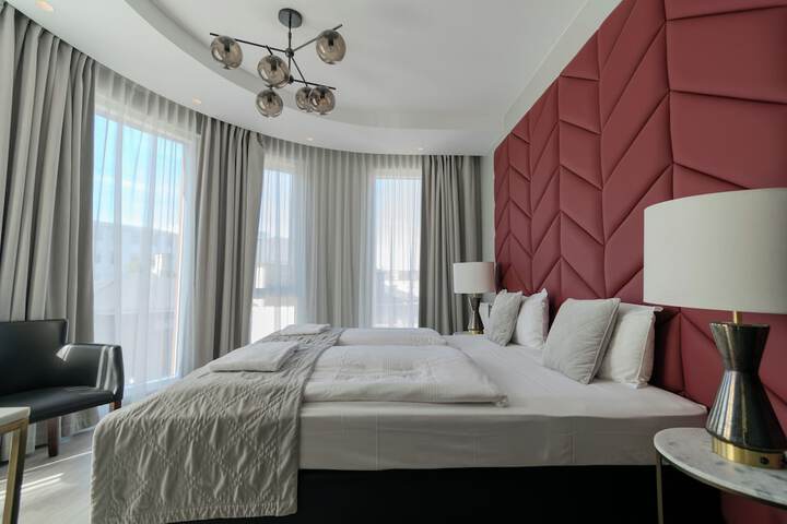 Room 28 of 82