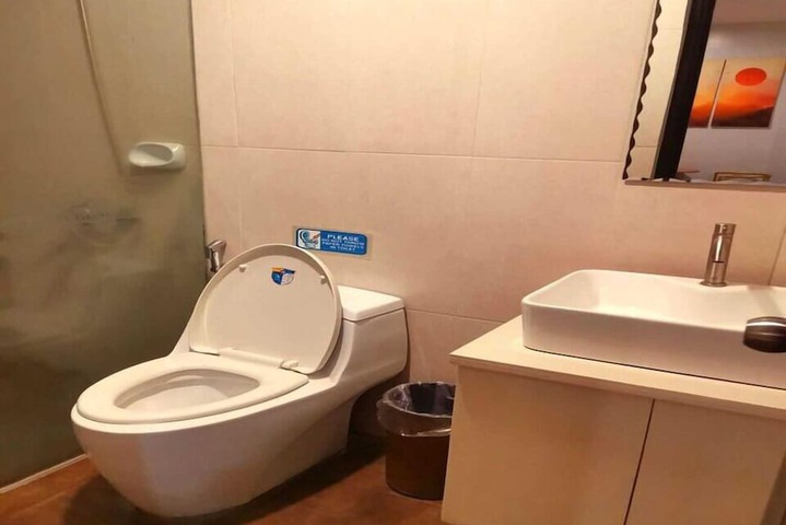 Room 9 of 12