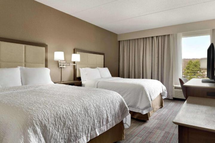 2 Queen Beds (5 of 5)