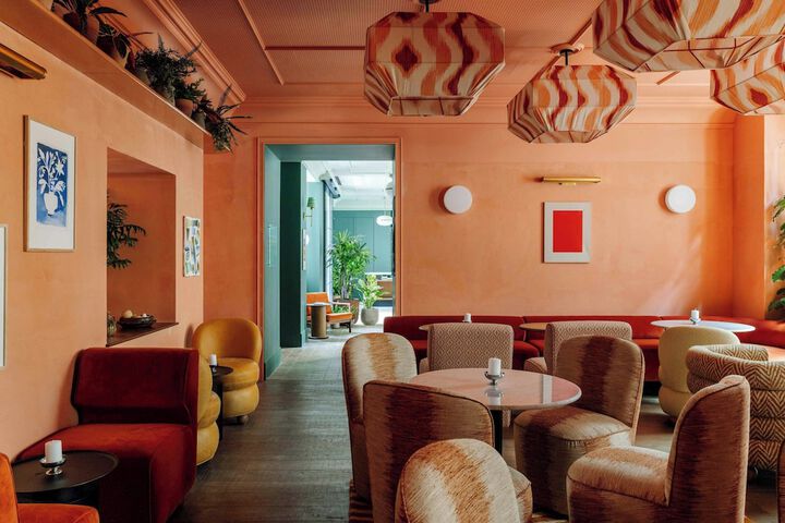 Lounge 114 of 128