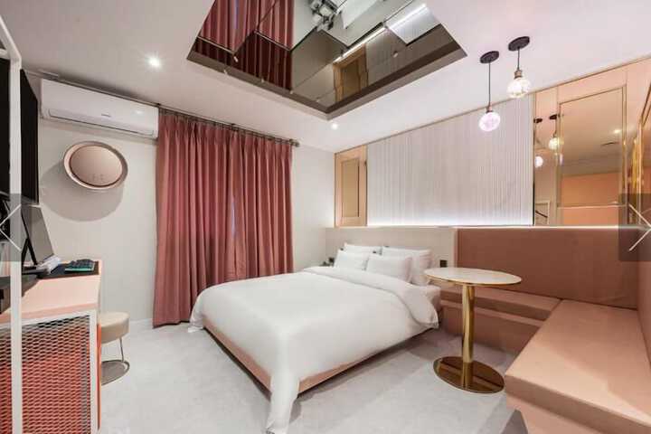 Room 15 of 26