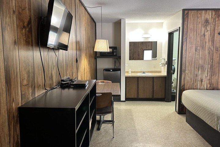 Room 6 of 30