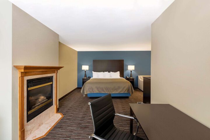 1 King Bed (3 of 13)